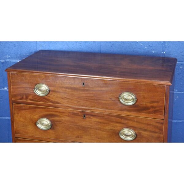 A Quality Georgian Mahogany Three High Bedroom Chest of Drawers Raised on Bracket Feet - Image 2