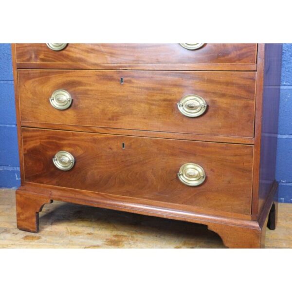 A Quality Georgian Mahogany Three High Bedroom Chest of Drawers Raised on Bracket Feet - Image 9