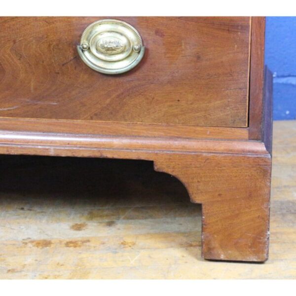 A Quality Georgian Mahogany Three High Bedroom Chest of Drawers Raised on Bracket Feet - Image 8