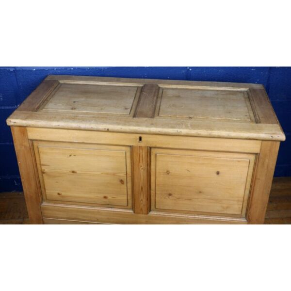 A Georgian Panelled Pine Mule Chest Blanket Box with Waxed Finish - Image 2