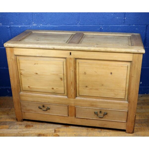 A Georgian Panelled Pine Mule Chest Blanket Box with Waxed Finish - Image 9