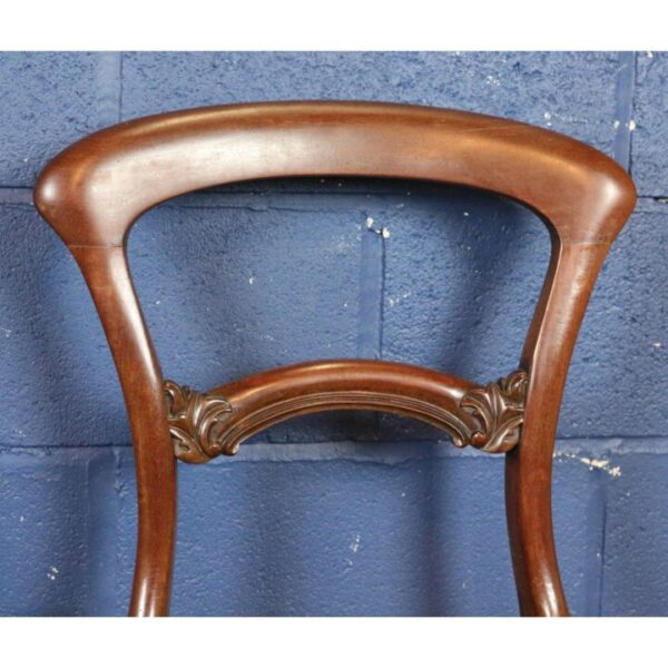 A Set of Four Victorian Mahogany Balloon Back Dining Chairs Raised on Turned Supports - Image 6