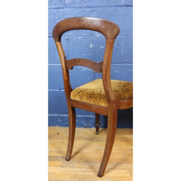 A Set of Four Victorian Mahogany Balloon Back Dining Chairs Raised on Turned Supports - Image 3