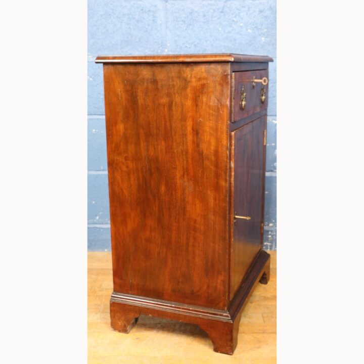 An Antique Walnut Single Drawer Bedside Cupboard Queen Anne Style - Image 3